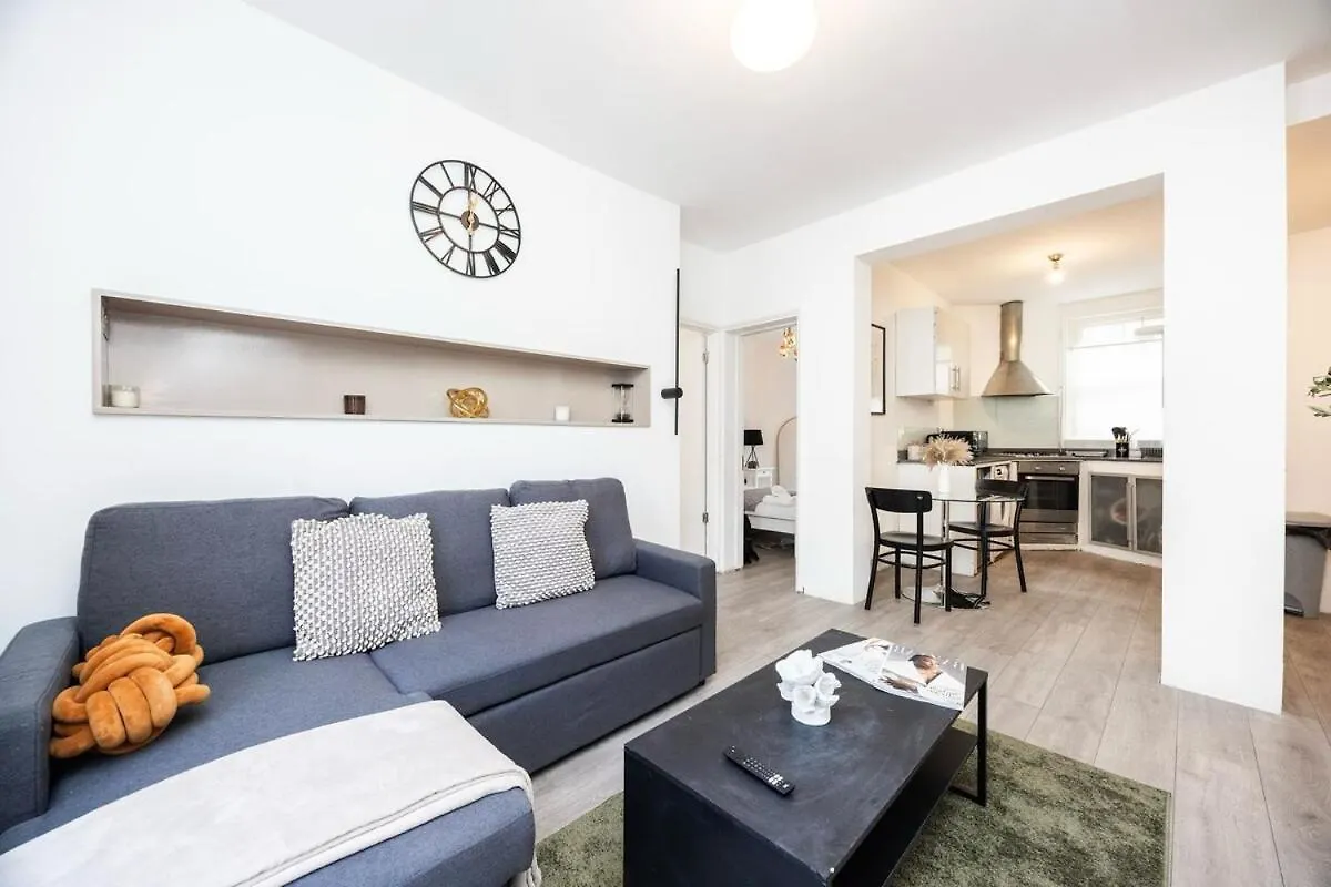 Spacious 2Br Sleeps Six 4 Mins To Old Street London Apartment